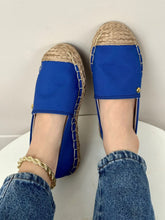 Cargar imagen en el visor de la galería, ESPADRILLA HOMENAJE DE LA MUJER A LA SELLECION COLOMBIA
