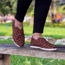 Cargar imagen en el visor de la galería, Alpargata Mujer Animal Print
